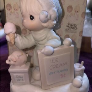 Christmas Figurine Precious Moments Wishing You a Yummy Christmas In Box